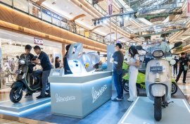 Vespa Hadirkan 3 Varian dan Warna Terbaru yang Sporty dan Stylish di Pondok Indah Mall 2