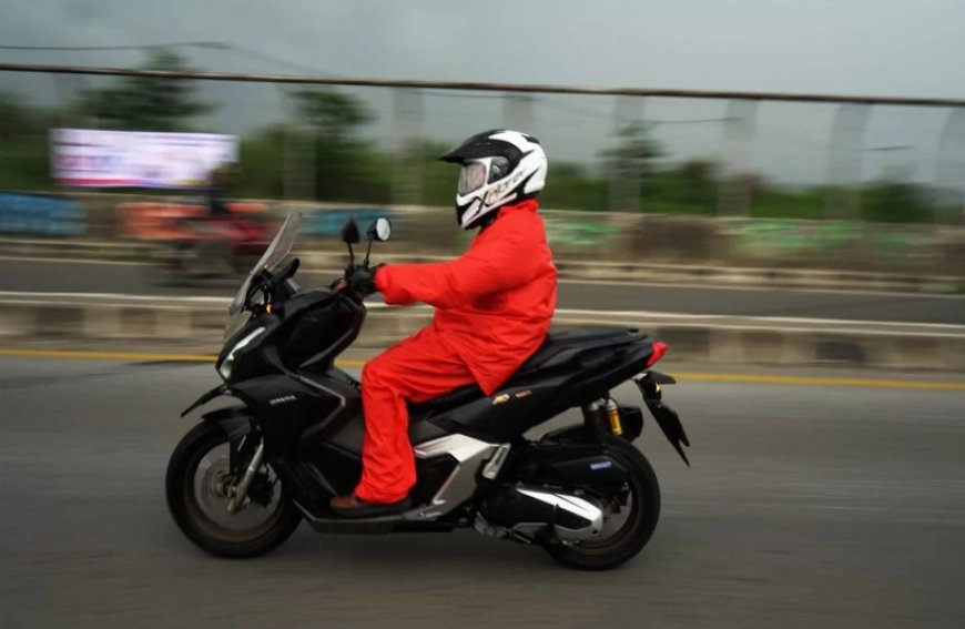 Waspada Musim Hujan Rawan Celaka, Ini 5 Tips Penting Untuk Pengendara Motor