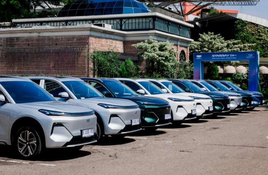 Dibanderol Rp 499 Juta, Geely Serahkan Starray EM-i Rakitan Lokal ke Para Pemilik Pertama