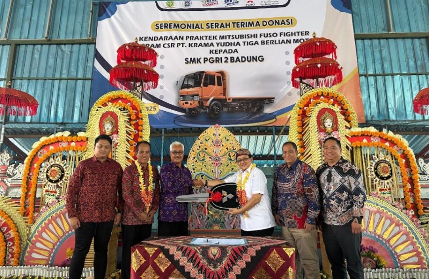 KTB Perluas Wilayah Sekolah Penerima Manfaat, Donasikan Mitsubishi Fuso Fighter Ke SMK PGRI 2 Badung