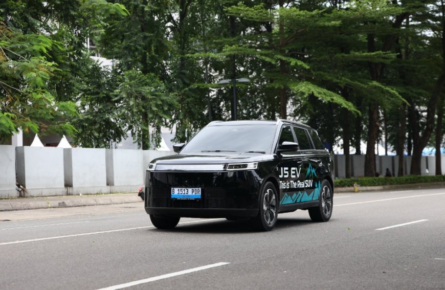 Asyiknya Berkunjung ke GJAW 2025, Pengunjung Bisa Jajal Langsung Motor dan Mobil Terbaru