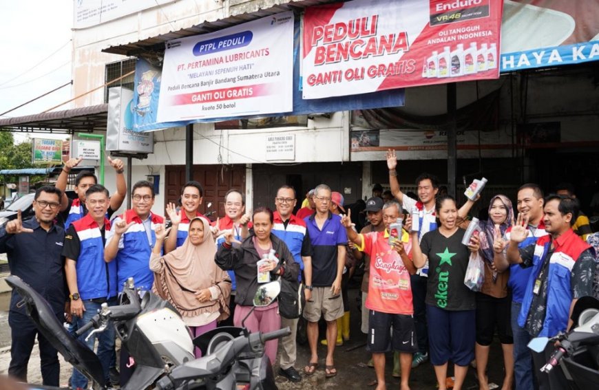 Peduli Sumatera, Pertamina Lubricants Bagikan Oli Motor Gratis & Bantuan Sembako untuk Warga