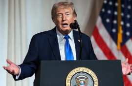 Tarif Impor Naik, Trump Desak Pabrikan Eropa Bangun Pabrik di Amerika