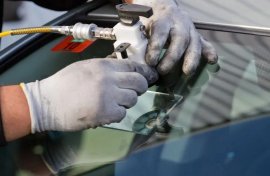 Jangan Kaget! Segini Estimasi Biaya Ganti Kaca Mobil di Indonesia