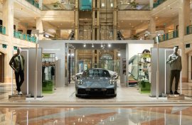 Porsche 911 Targa Hybrid Mejeng di Plaza Senayan, Jadi Magnet Kolaborasi Porsche x BOSS