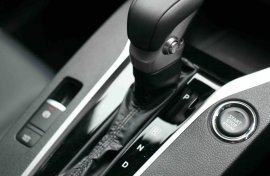 Jangan Asal Geser Tuas! Ini Cara Parkir Paralel Mobil Mitsubishi dengan EPB