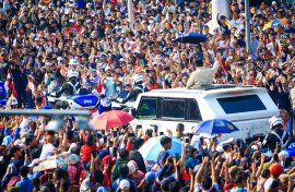 Prabowo Minta Pindad Buat Mobil 'Transparan' Agar Bisa Sapa Warga