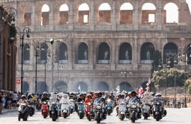 Roma Dibanjiri 25.000 Vespa, Parade HUT ke-80 Pecahkan Rekor Dunia