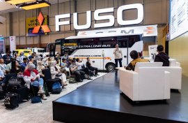Canter Extra Long Bus Meluncur di GIIAS 2026, Senjata Baru Mitsubishi Fuso untuk Sektor Pariwisata