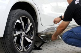 Mobil Tiba-tiba Mogok, Ban Bocor atau Overheat? Begini Cara Menghadapinya