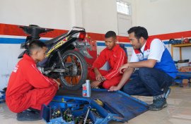 Juara Enduro Skill Contest Bawa Siswa SMK Masuk Paddock MotoGP