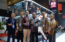 Perdana, Bus Pelibas Medan Offroad Tambang Diserahkan Hino di GIICOMVEC 2026