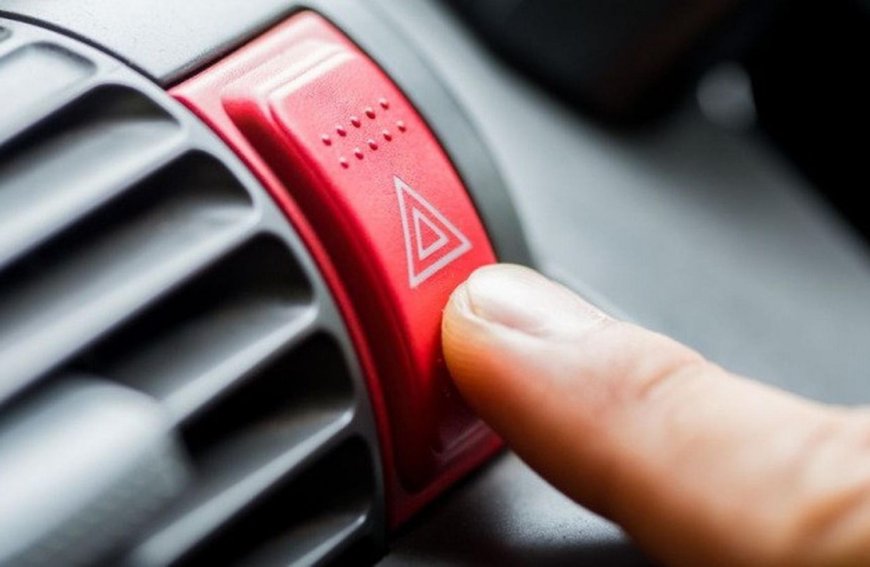 Lampu Hazard Bukan Buat Hujan Deras, Ini Penjelasan Resmi Korlantas Polri