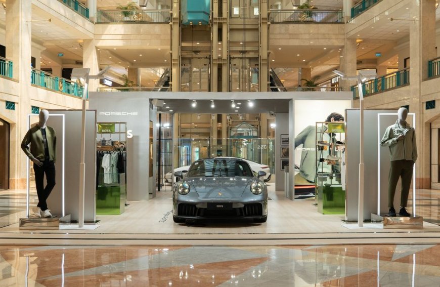 Porsche 911 Targa Hybrid Mejeng di Plaza Senayan, Jadi Magnet Kolaborasi Porsche x BOSS