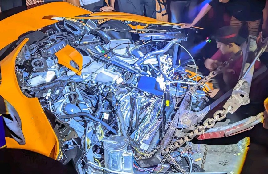 Ngeri! McLaren Hancur Terbelah Dua usai Tabrak Tiang Listrik di Sukoharjo