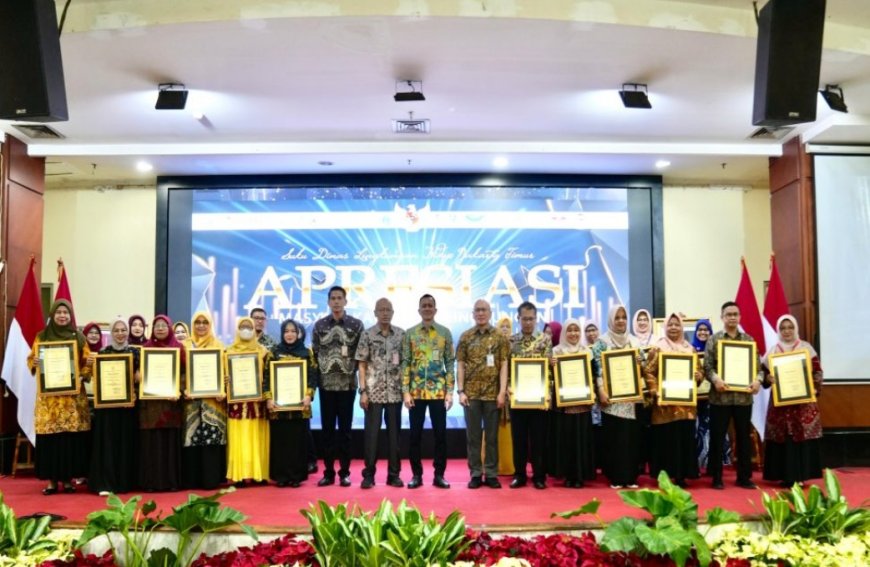 United Tractors Raih Penghargaan Perusahaan Peduli Masyarakat dari Suku Dinas Lingkungan Hidup Jakarta Timur