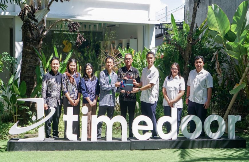 Peduli Dunia Pendidikan, Suzuki Donasikan 25 Unit Laptop Operasional kepada Timedoor Academy